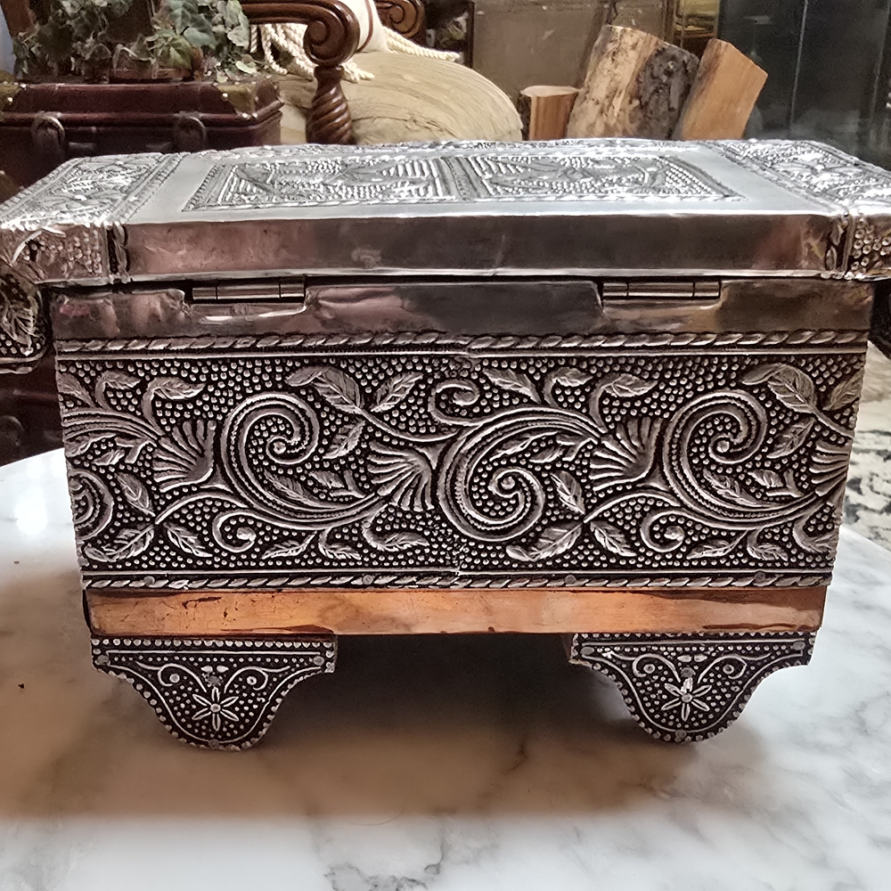 Vintage Elephant Jewelry Organizer Box - Picture 8 of 9